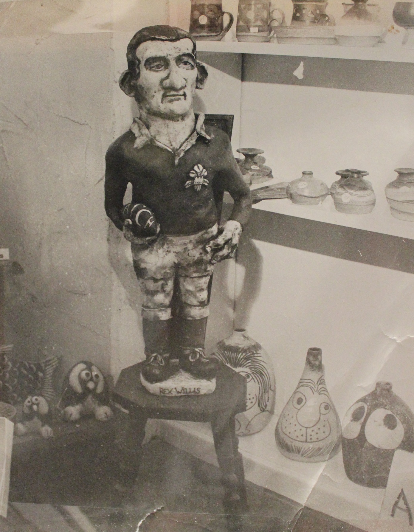 If anyone knows the whereabouts of this extremely rare Grogg of Cardiff,Wales & 1950 British Lion Rex Willis please get in touch